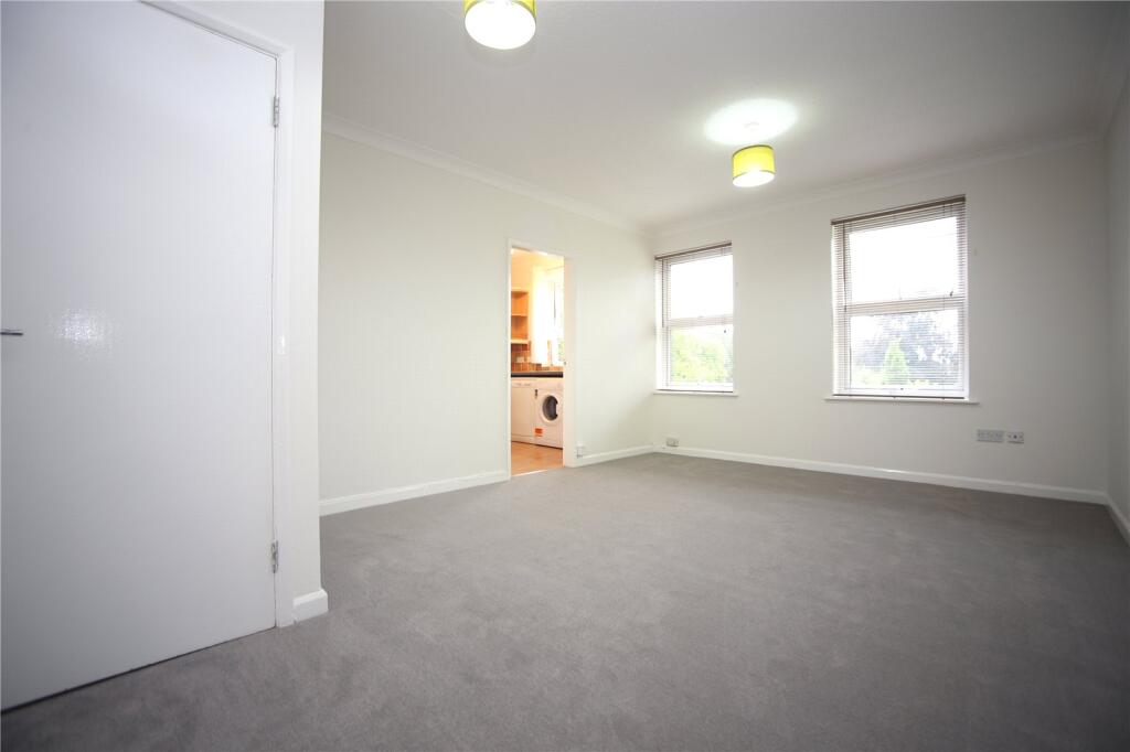 2 bed Apartment for rent in Prestbury. From CJ Hole - Cheltenham 2 bed Apartment for rent in Prestbury. From CJ Hole - Cheltenham