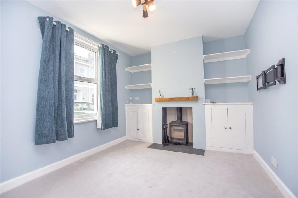 3 bed Mid Terraced House for rent in Leckhampton Hill. From CJ Hole - Cheltenham
