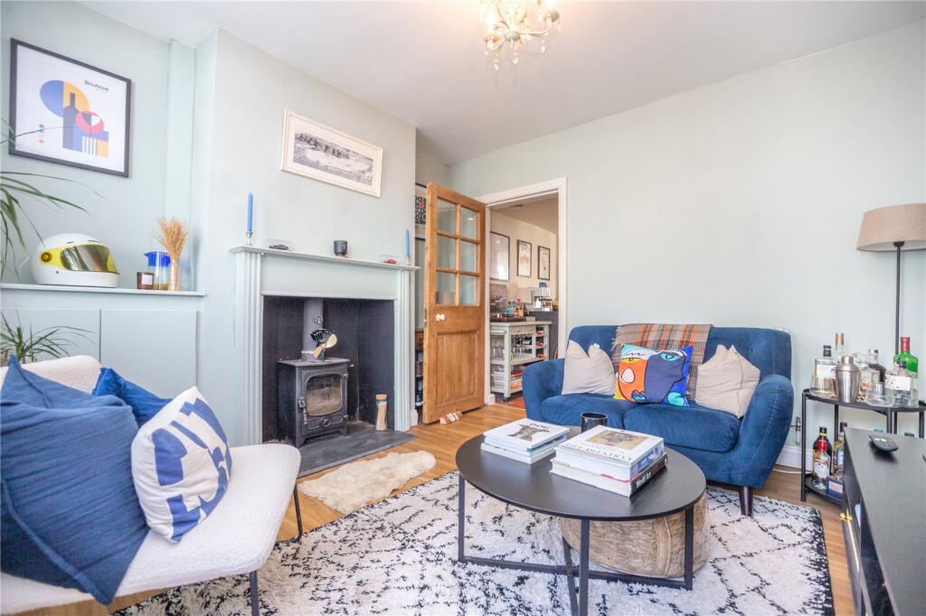 1 bed End of Terrace for rent in Cheltenham. From CJ Hole - Cheltenham 1 bed End of Terrace for rent in Cheltenham. From CJ Hole - Cheltenham
