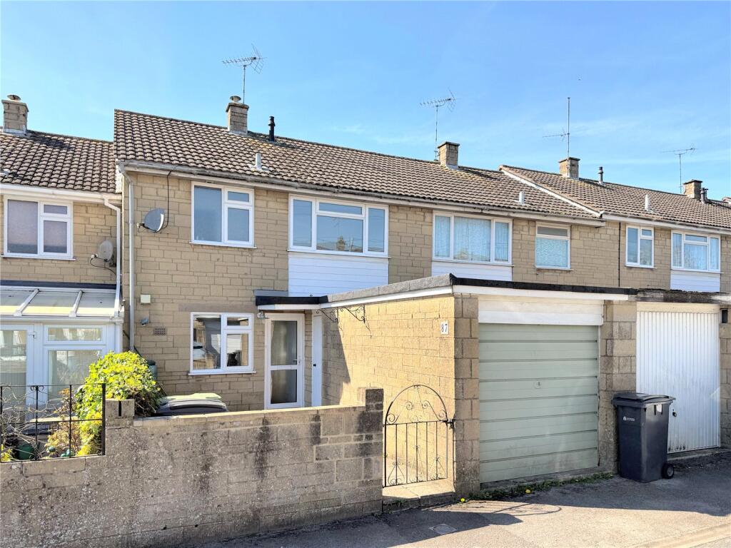 3 bed Mid Terraced House for rent in Cirencester. From CJ Hole - Cirencester