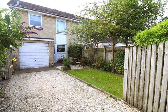 3 bed End of Terrace for rent in Cirencester. From CJ Hole - Cirencester 3 bed End of Terrace for rent in Cirencester. From CJ Hole - Cirencester