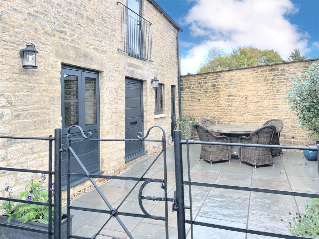 2 bed Detached for rent in Cirencester. From CJ Hole - Cirencester 2 bed Detached for rent in Cirencester. From CJ Hole - Cirencester