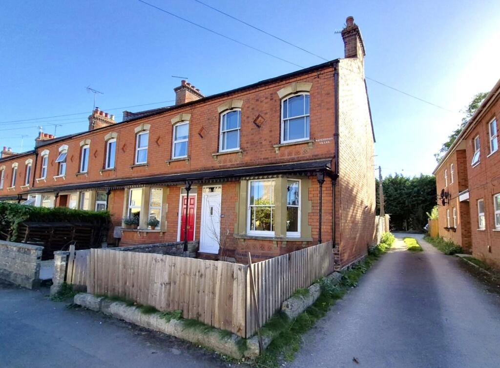 3 bed End of Terrace for rent in Cirencester. From CJ Hole - Cirencester 3 bed End of Terrace for rent in Cirencester. From CJ Hole - Cirencester