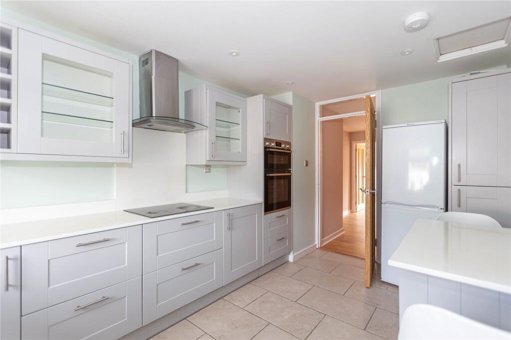 3 bed Apartment for rent in Bristol. From CJ Hole - Clifton