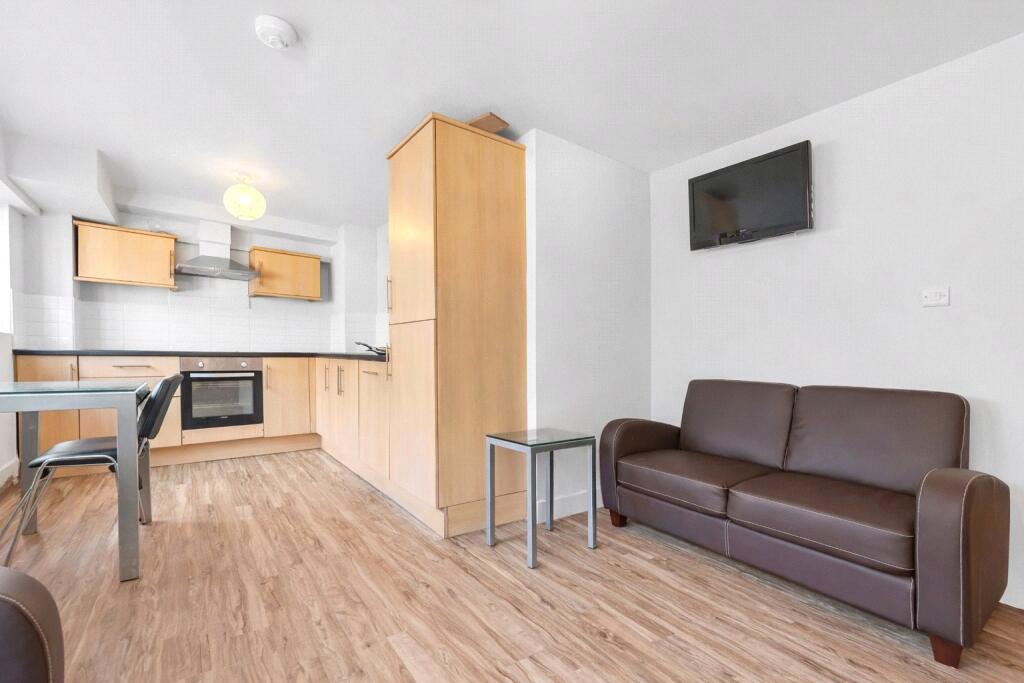 4 bed Apartment for rent in Bristol. From CJ Hole - Clifton