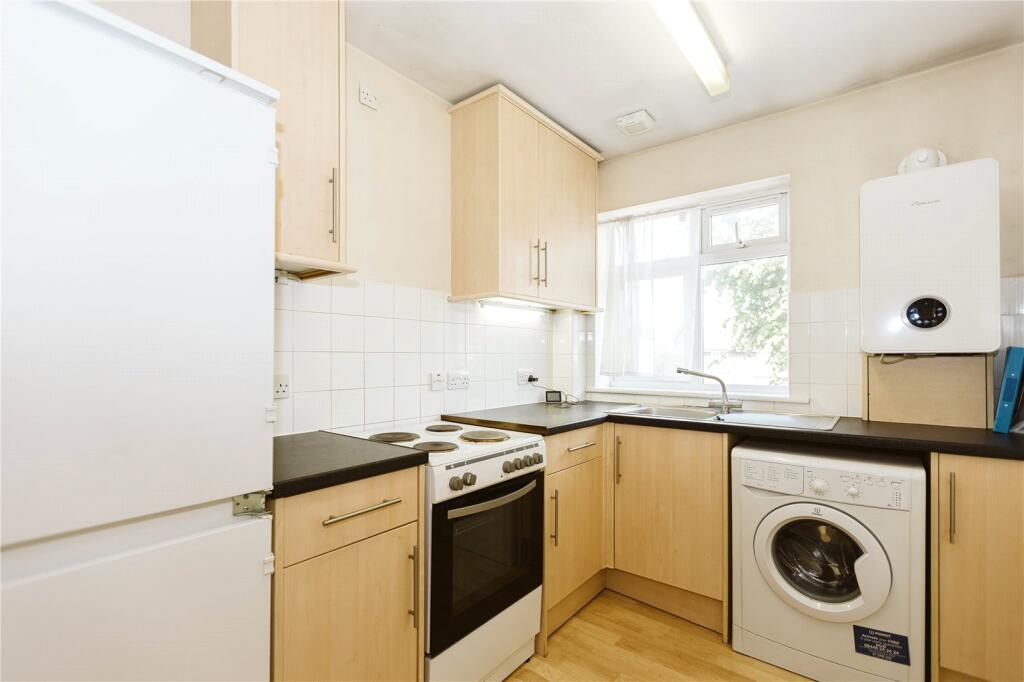 2 bed Apartment for rent in Bristol. From CJ Hole - Clifton