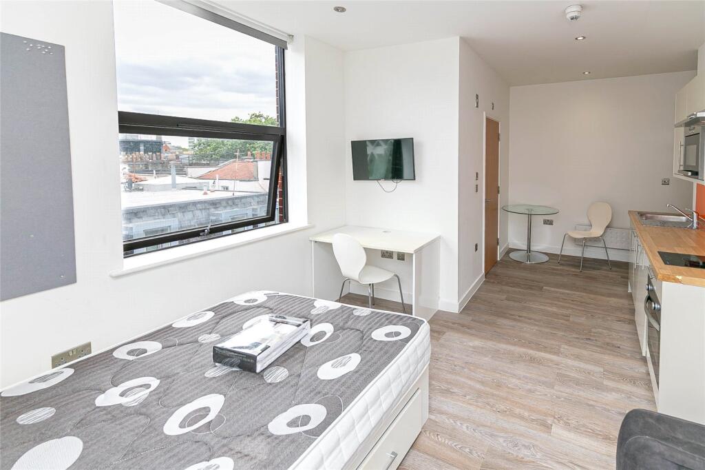 4 bed Studio for rent in Bristol. From CJ Hole - Clifton 4 bed Studio for rent in Bristol. From CJ Hole - Clifton