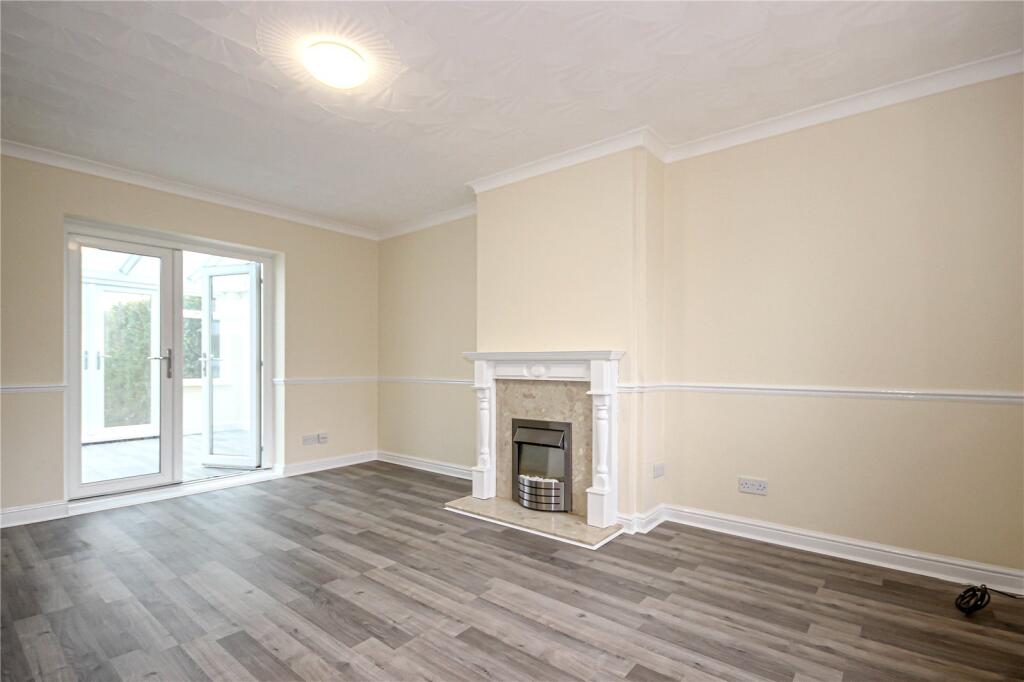 3 bed Mid Terraced House for rent in Cribbs Causeway. From CJ Hole - Clifton 3 bed Mid Terraced House for rent in Cribbs Causeway. From CJ Hole - Clifton