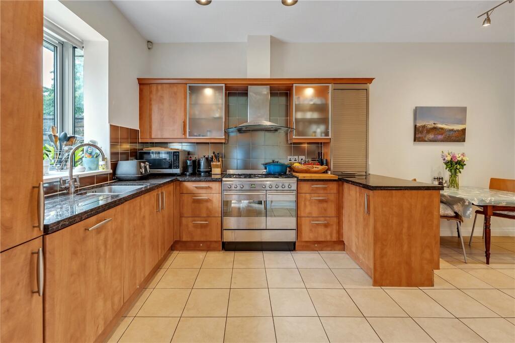 4 bed Town House for rent in Bristol. From CJ Hole - Clifton