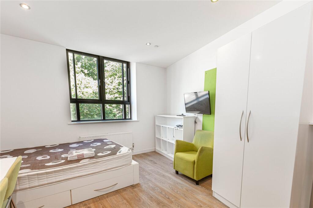 4 bed Studio for rent in Bristol. From CJ Hole - Clifton