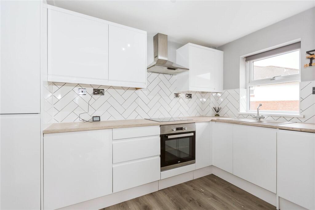 2 bed Apartment for rent in Whiteway. From CJ Hole - Clifton