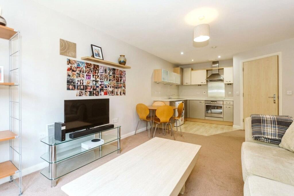 1 bed Apartment for rent in Bristol. From CJ Hole - Clifton 1 bed Apartment for rent in Bristol. From CJ Hole - Clifton