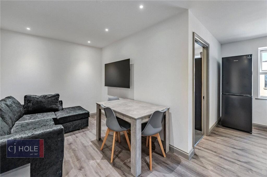 3 bed End of Terrace for rent in Bristol. From CJ Hole - Clifton