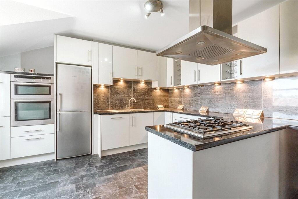 2 bed Apartment for rent in Bristol. From CJ Hole - Clifton