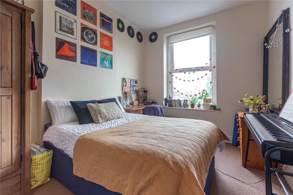 5 bed Detached for rent in Bristol. From CJ Hole - Kingswood 5 bed Detached for rent in Bristol. From CJ Hole - Kingswood