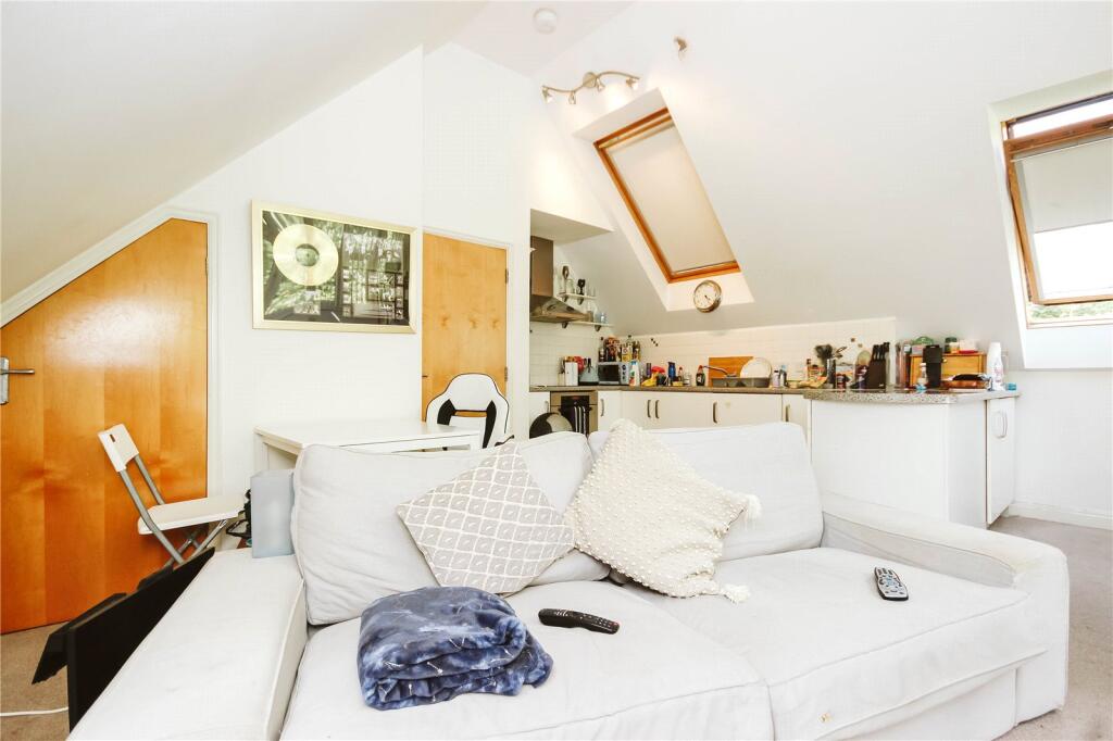 1 bed Apartment for rent in Bristol. From CJ Hole - Kingswood