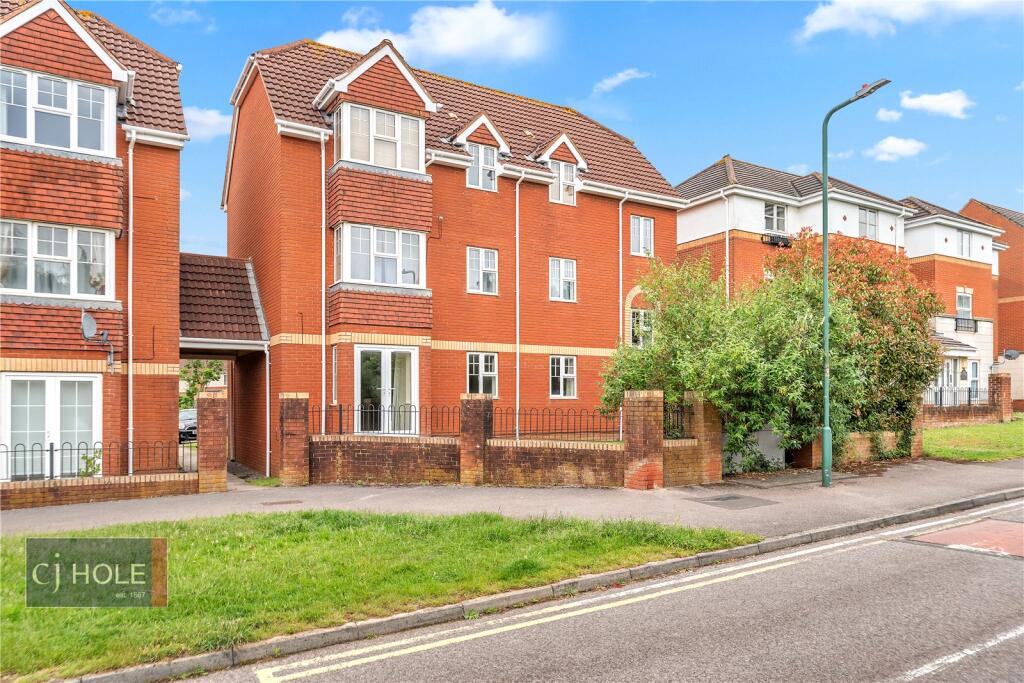 2 bed Apartment for rent in Shortwood. From CJ Hole - Kingswood