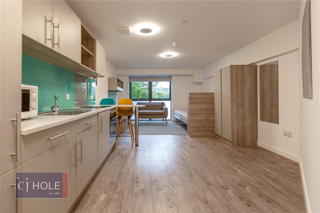 4 bed Studio for rent in Frenchay. From CJ Hole - Kingswood