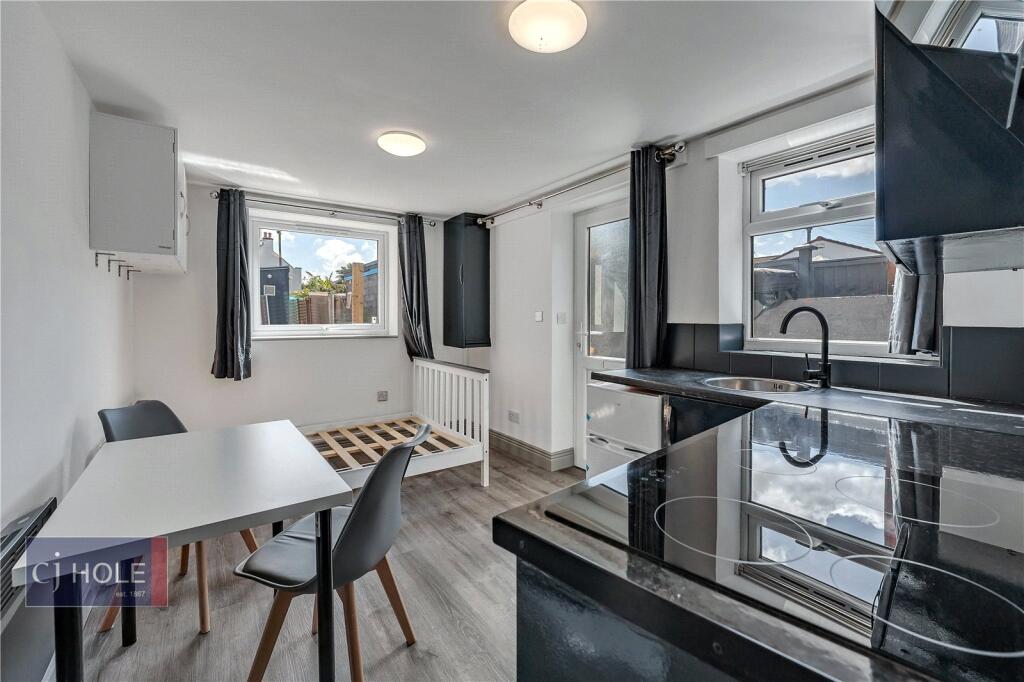 4 bed Studio for rent in Hillfields. From CJ Hole - Kingswood