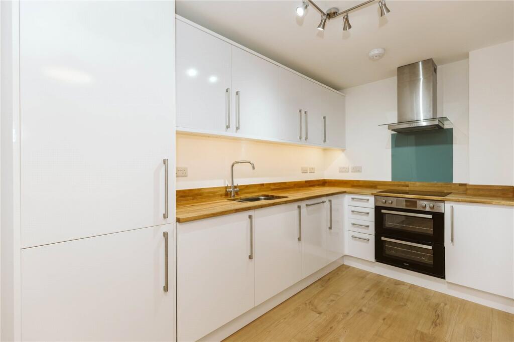 1 bed Apartment for rent in Warmley. From CJ Hole - Kingswood
