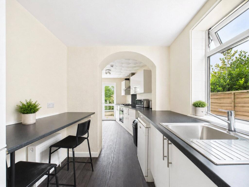 6 bed End of Terrace for rent in Hillfields. From CJ Hole - Kingswood