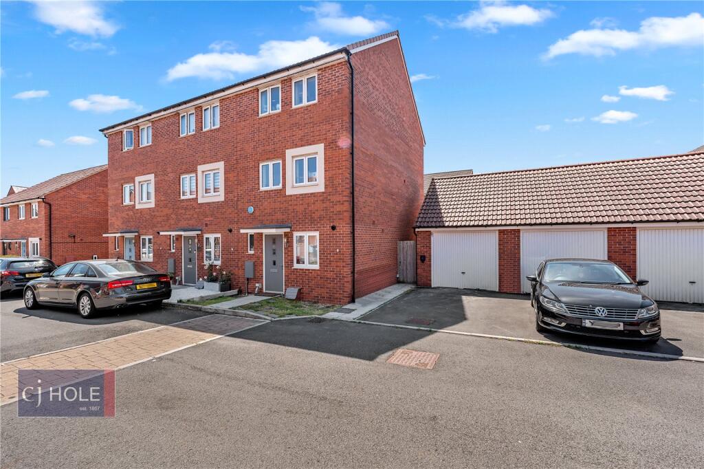 3 bed End of Terrace for rent in Parkfield. From CJ Hole - Kingswood 3 bed End of Terrace for rent in Parkfield. From CJ Hole - Kingswood