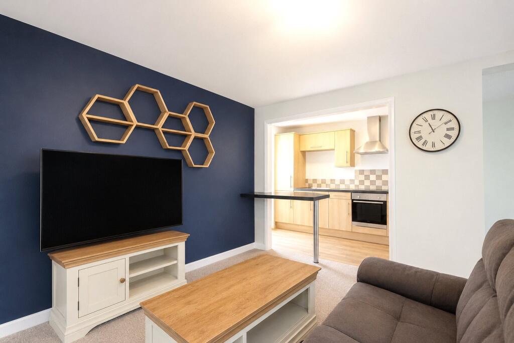 2 bed Apartment for rent in Two Mile Hill. From CJ Hole - Kingswood