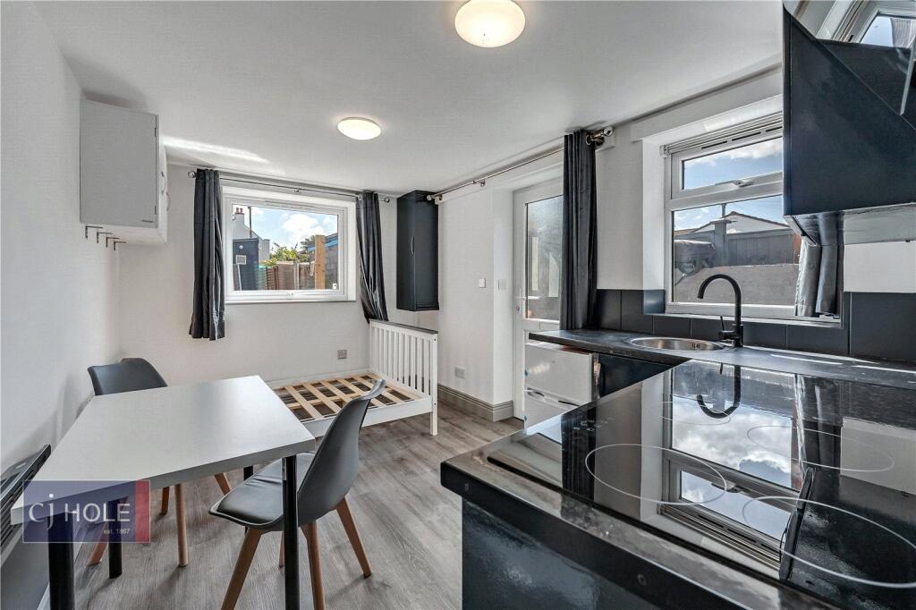 4 bed Studio for rent in Hillfields. From CJ Hole - Kingswood 4 bed Studio for rent in Hillfields. From CJ Hole - Kingswood