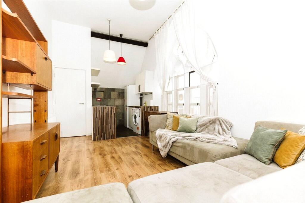2 bed Apartment for rent in Crofts End. From CJ Hole - Redfield