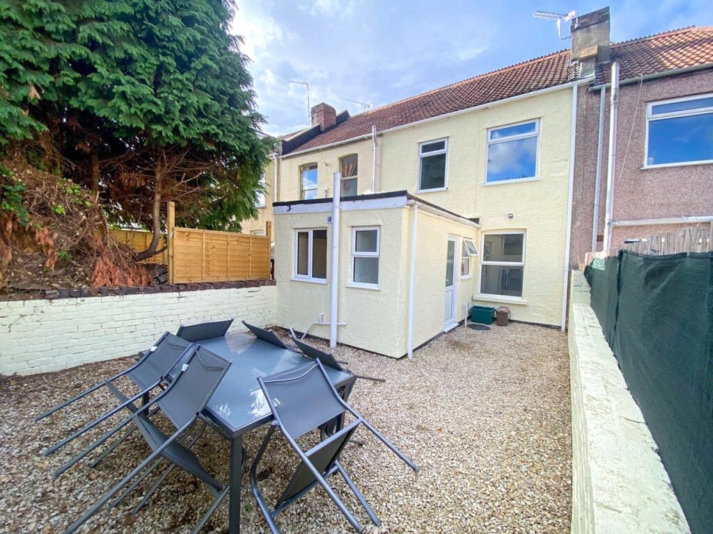 4 bed Mid Terraced House for rent in Bristol. From CJ Hole - Southville