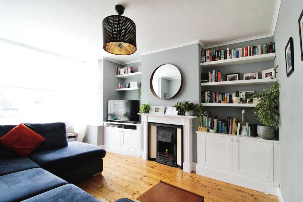 3 bed Mid Terraced House for rent in Bristol. From CJ Hole - Southville