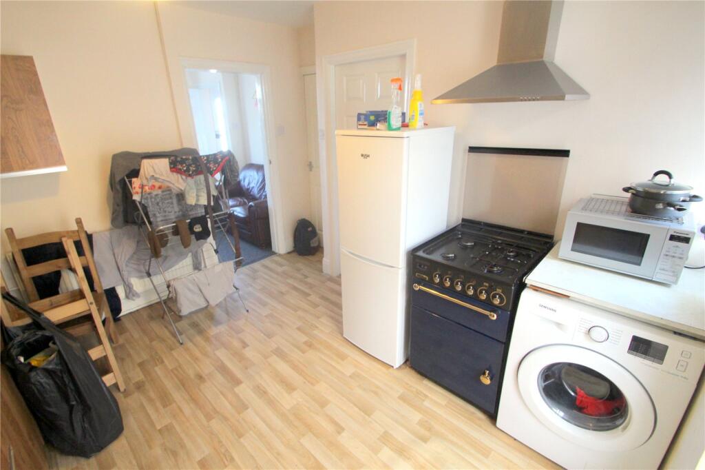 3 bed Mid Terraced House for rent in Bristol. From CJ Hole - Southville