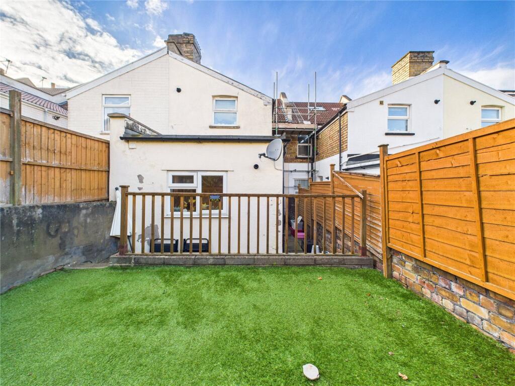 2 bed Apartment for rent in Whiteway. From CJ Hole - Southville