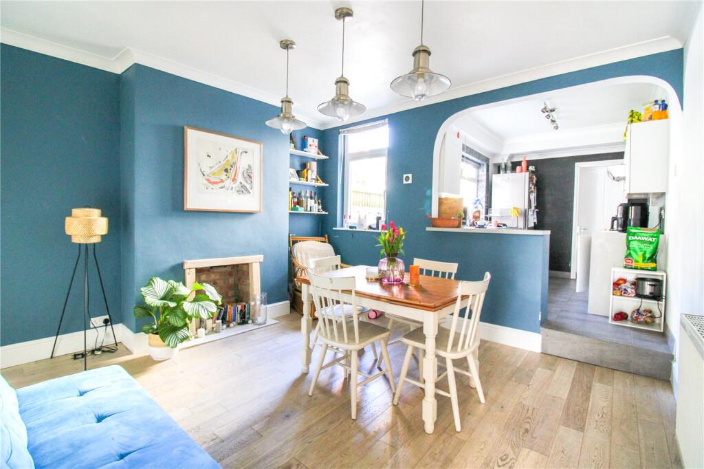 3 bed Mid Terraced House for rent in Ashton Vale. From CJ Hole - Southville