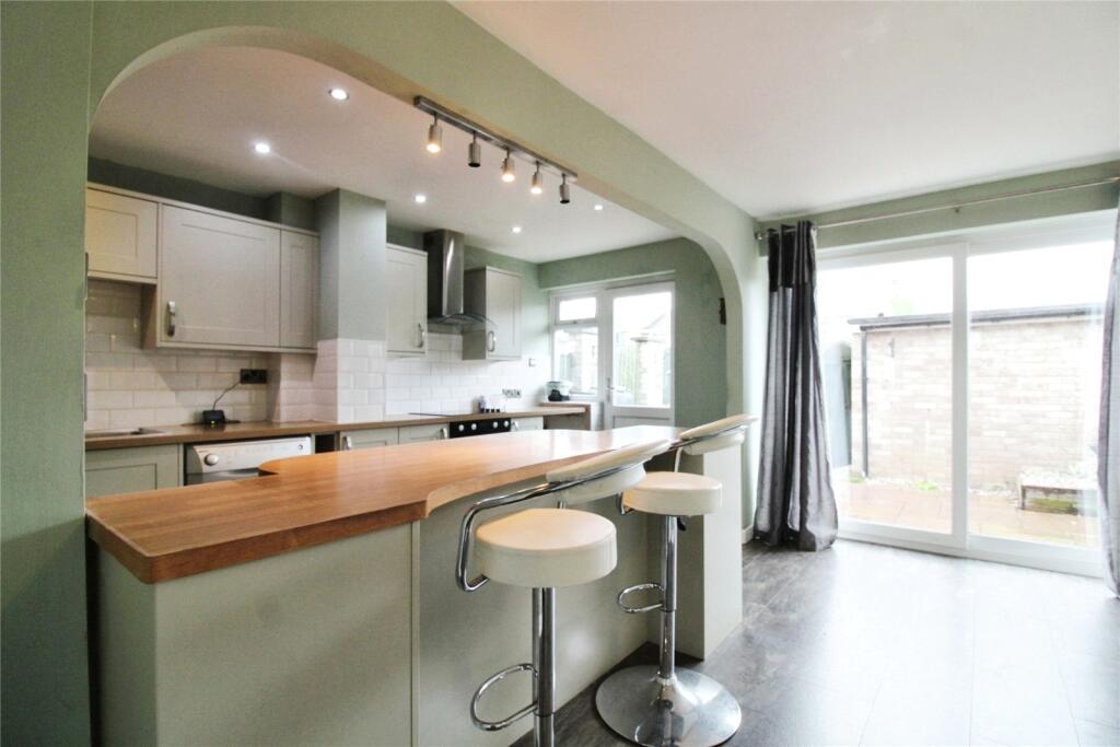 3 bed Mid Terraced House for rent in Backwell. From CJ Hole - Southville 3 bed Mid Terraced House for rent in Backwell. From CJ Hole - Southville