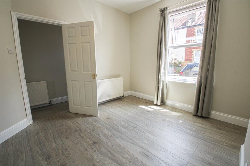 2 bed Mid Terraced House for rent in Ashton Vale. From CJ Hole - Southville 2 bed Mid Terraced House for rent in Ashton Vale. From CJ Hole - Southville