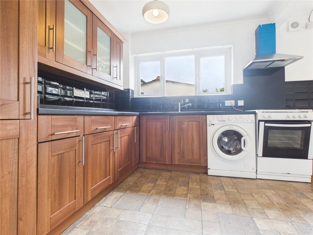 3 bed Mid Terraced House for rent in Bristol. From CJ Hole - Southville