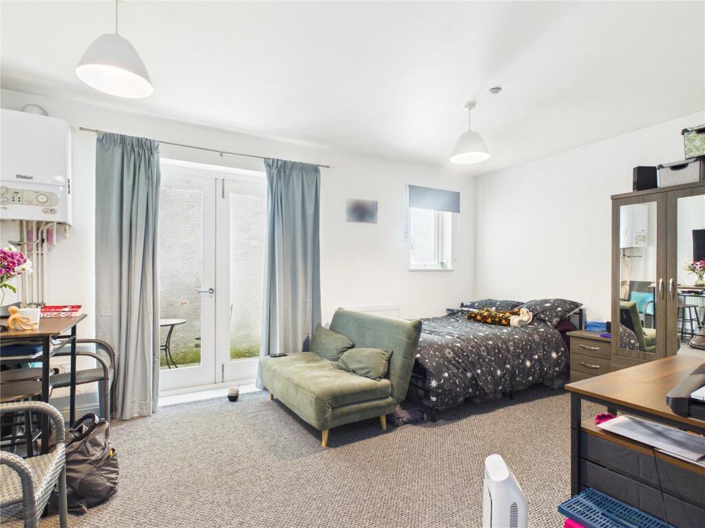 4 bed Studio for rent in Bristol. From CJ Hole - Southville