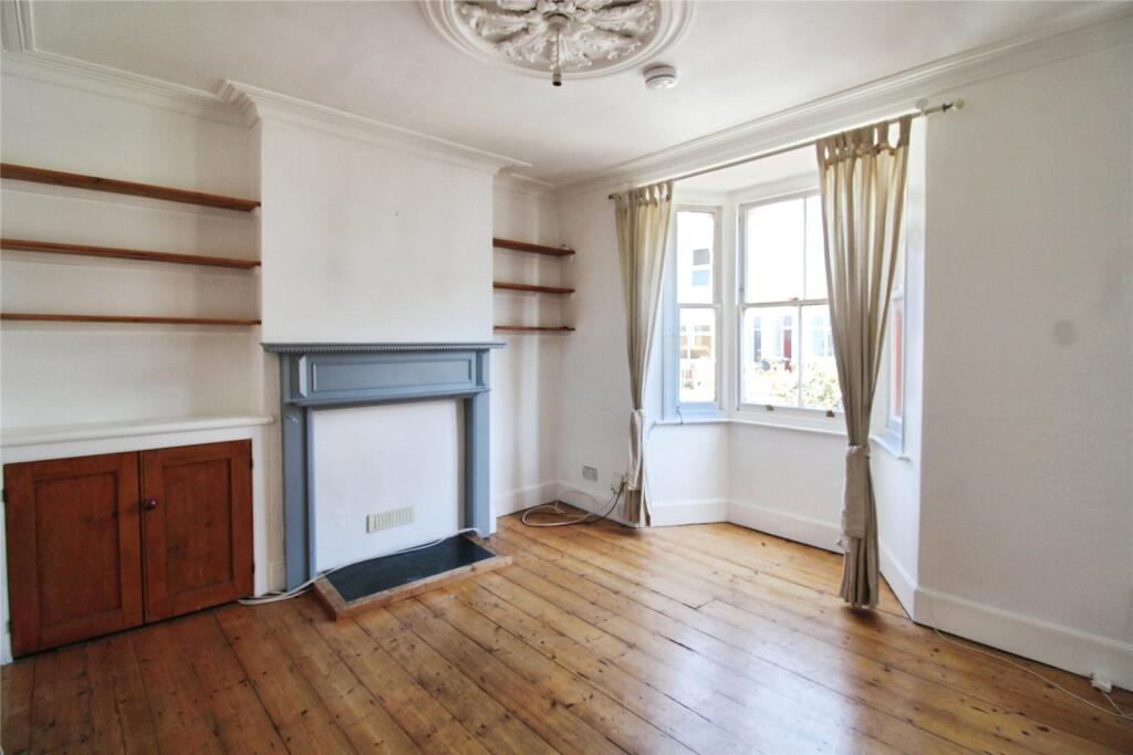 3 bed Mid Terraced House for rent in Bristol. From CJ Hole - Southville