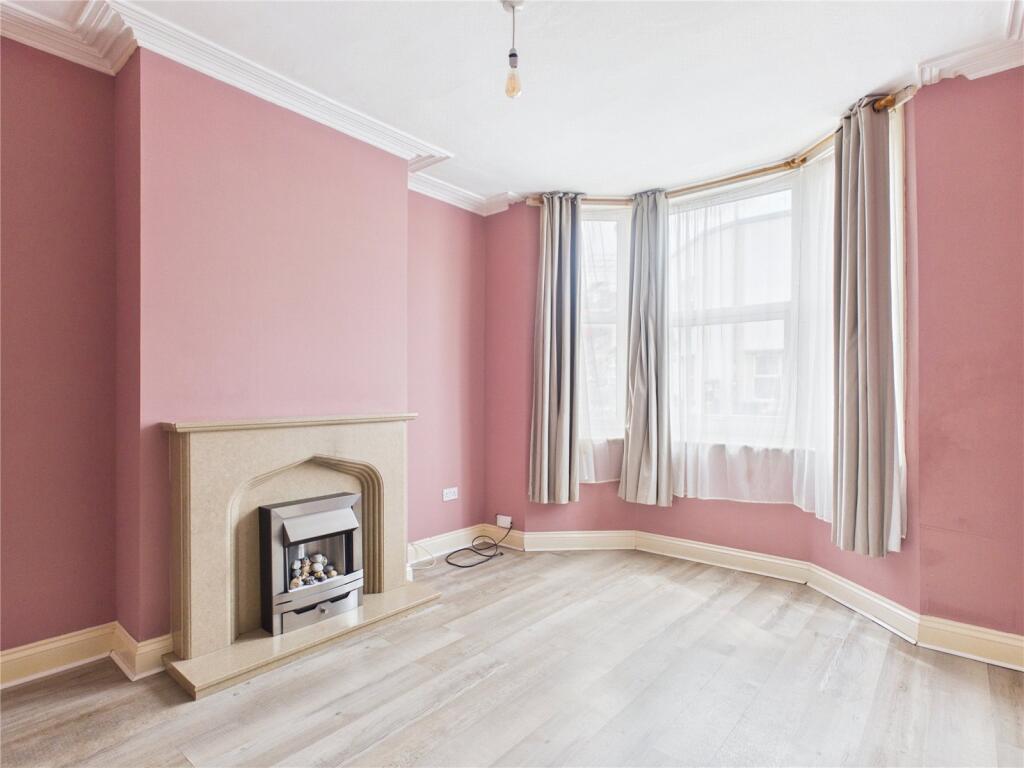 2 bed Mid Terraced House for rent in Bower Ashton. From CJ Hole - Southville 2 bed Mid Terraced House for rent in Bower Ashton. From CJ Hole - Southville