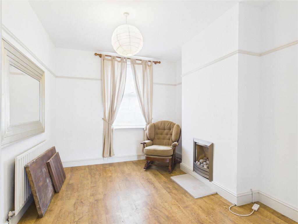2 bed Mid Terraced House for rent in Bristol. From CJ Hole - Southville