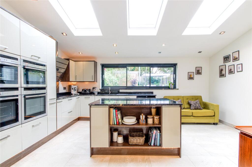 4 bed Semi Detached for rent in Ashton Vale. From CJ Hole - Southville 4 bed Semi Detached for rent in Ashton Vale. From CJ Hole - Southville
