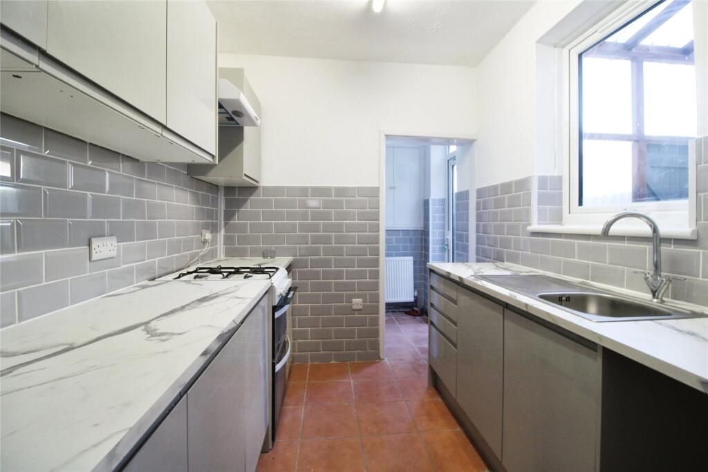 2 bed Mid Terraced House for rent in Ashton Vale. From CJ Hole - Southville