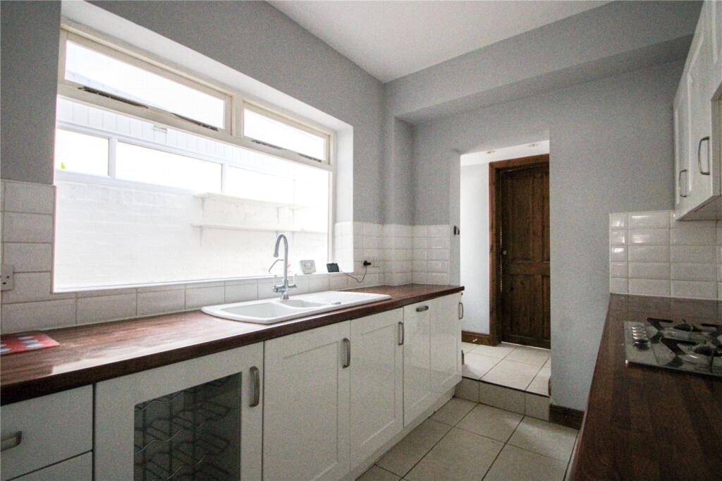 2 bed Mid Terraced House for rent in Ashton Vale. From CJ Hole - Southville 2 bed Mid Terraced House for rent in Ashton Vale. From CJ Hole - Southville
