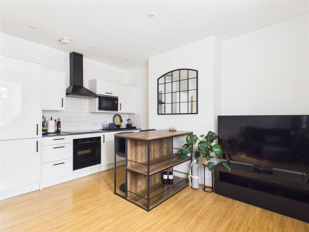 2 bed Apartment for rent in Bower Ashton. From CJ Hole - Southville 2 bed Apartment for rent in Bower Ashton. From CJ Hole - Southville