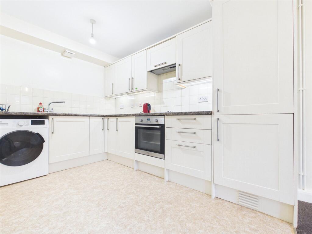 2 bed Semi Detached for rent in Bristol. From CJ Hole - Southville 2 bed Semi Detached for rent in Bristol. From CJ Hole - Southville