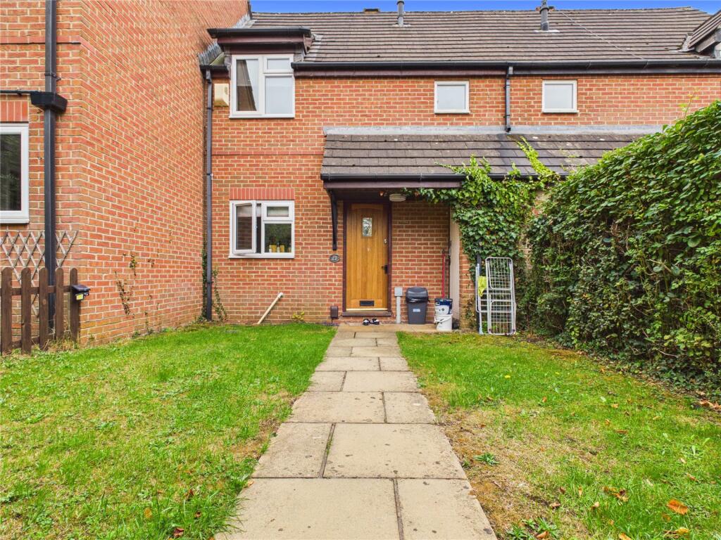 2 bed Mid Terraced House for rent in Engine Common. From CJ Hole - Southville