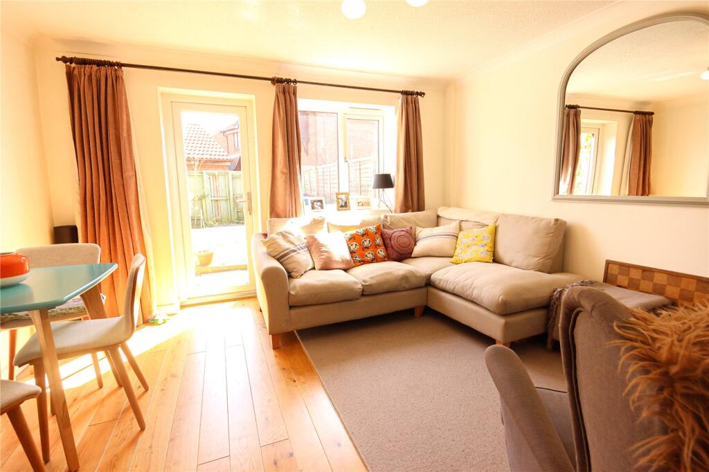 2 bed Mid Terraced House for rent in Bristol. From CJ Hole - Westbury On Trym