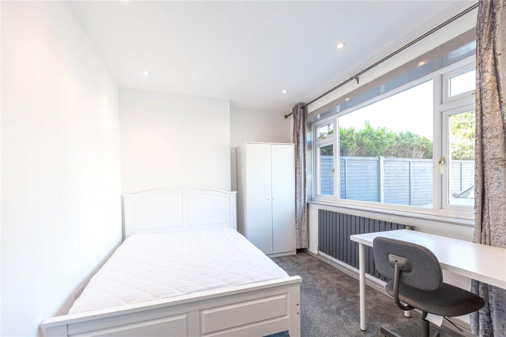 1 bed Semi Detached for rent in Cribbs Causeway. From CJ Hole - Westbury On Trym 1 bed Semi Detached for rent in Cribbs Causeway. From CJ Hole - Westbury On Trym