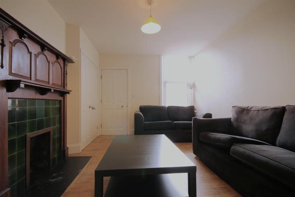 6 bed Annexe for rent in Newcastle upon Tyne. From Walton Robinson Property Consultants Ltd 6 bed Annexe for rent in Newcastle upon Tyne. From Walton Robinson Property Consultants Ltd